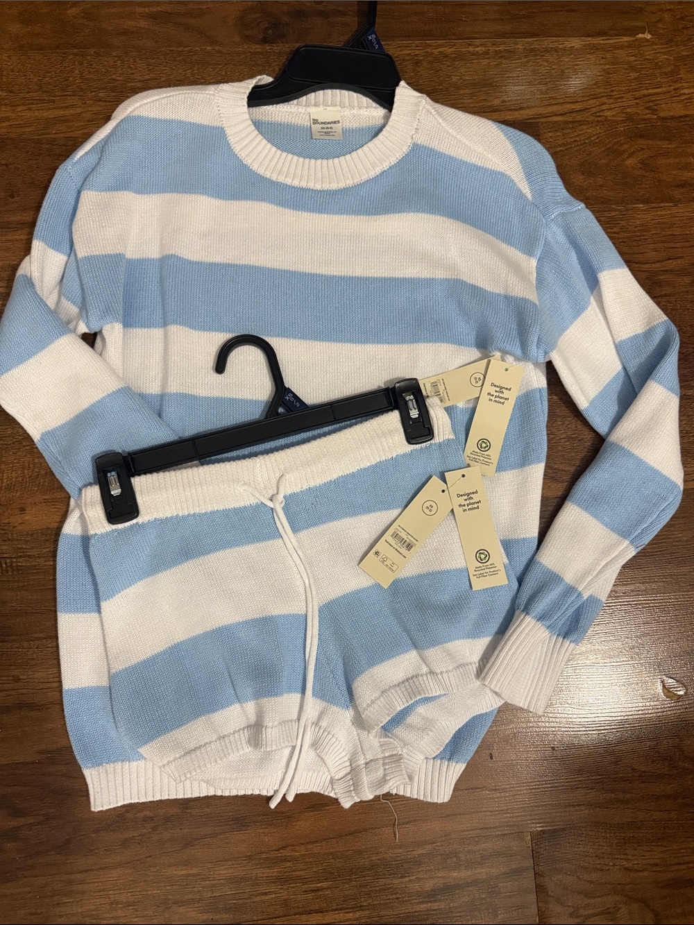No Boundaries Light Blue and White Striped Women's Athletic Shorts Set